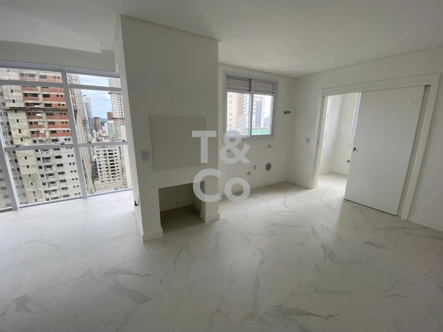 Apartamento À Venda Com 3 Dormitórios No Centro Em Balneário Camboriú