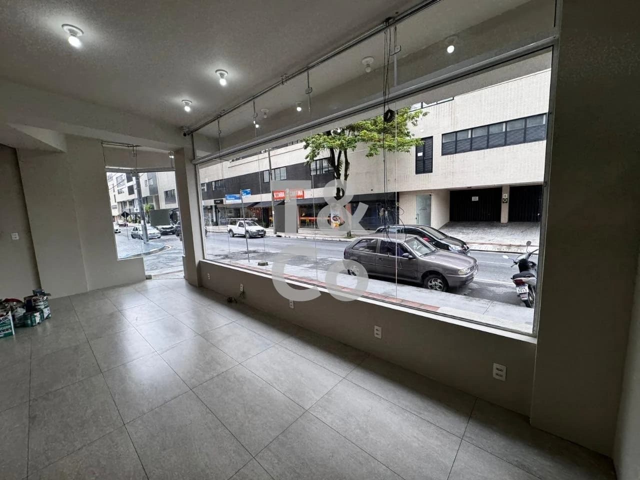 Sala Comercial Para Alugar Com 1 Dormitório No Nações Em Balneário Camboriú