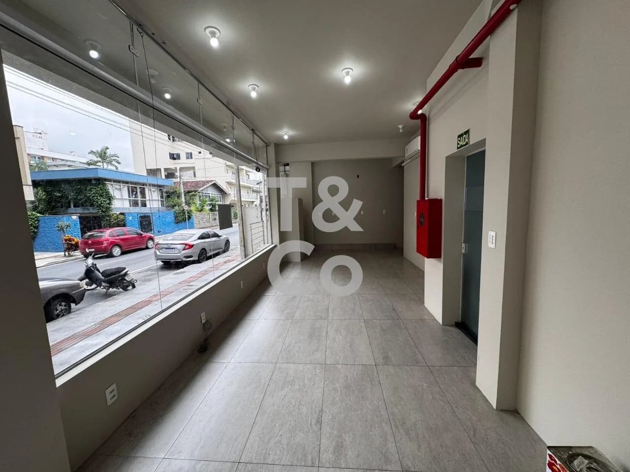 Sala Comercial Para Alugar Com 1 Dormitório No Nações Em Balneário Camboriú — foto 3