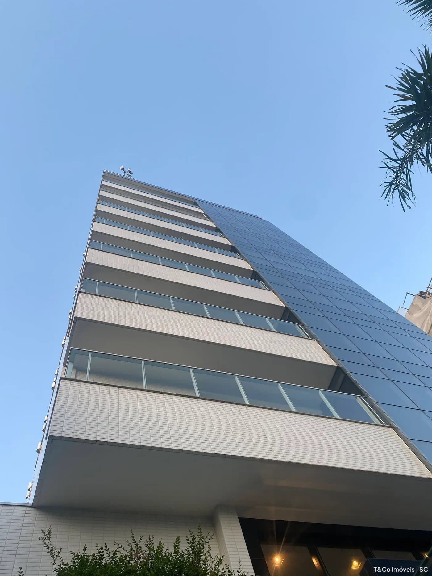 Apartamento de Alto Padrão Na Quadra Mar da Praia Brava